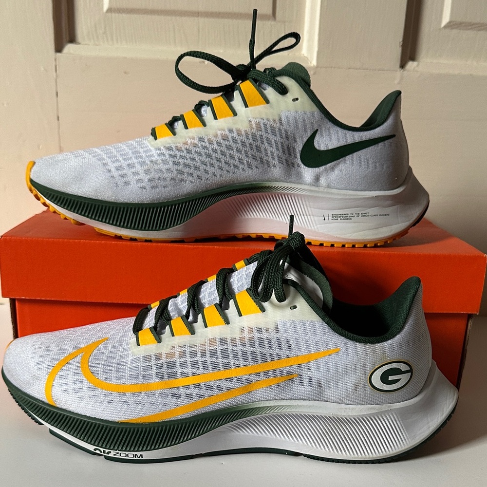 Nike Men's White, Green, and Yellow Athletic Shoes